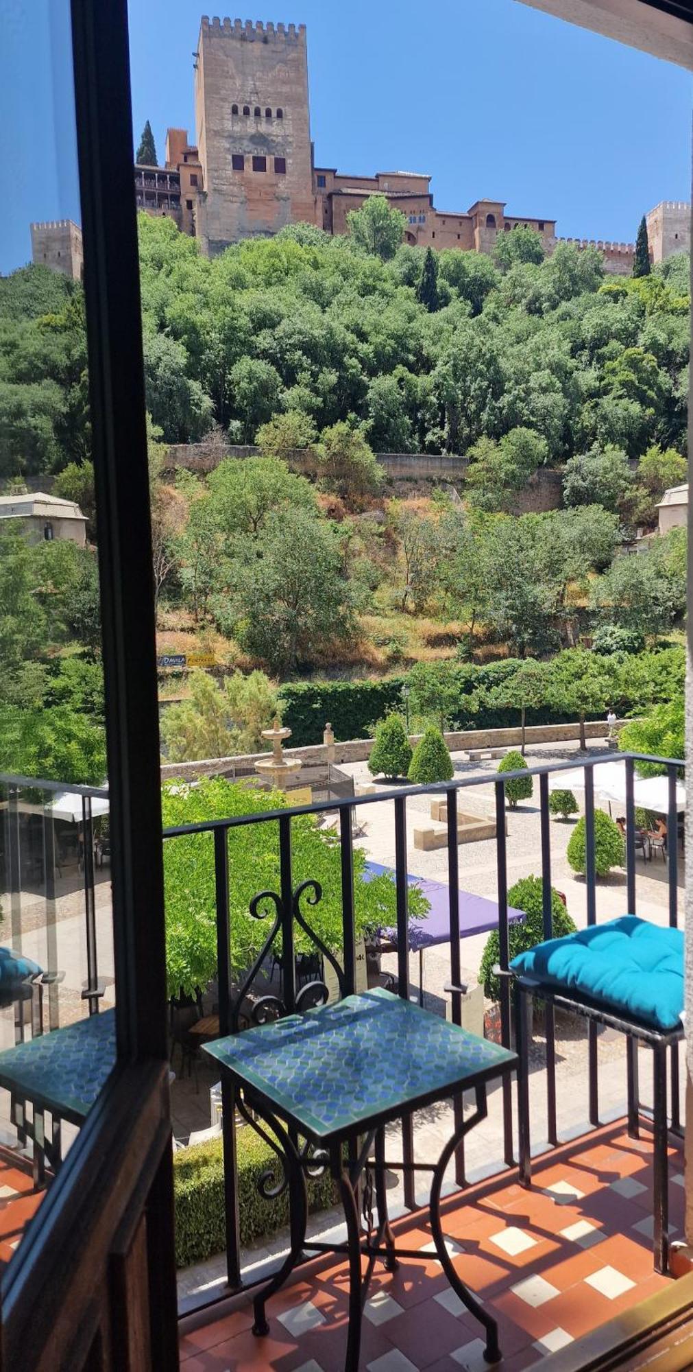 The Nasrid Palace From Your Bed ! Grenade Extérieur photo